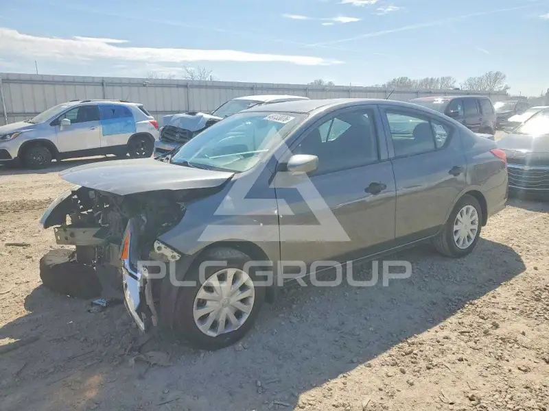 2017 Nissan VERSA фото