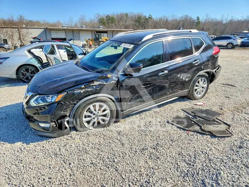 2017 Nissan ROGUE photo