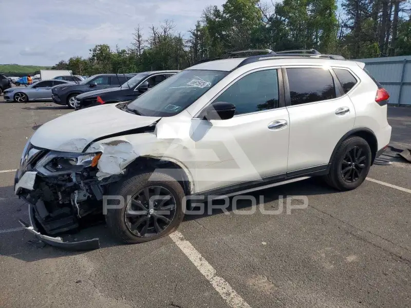 2017 Nissan ROGUE photo
