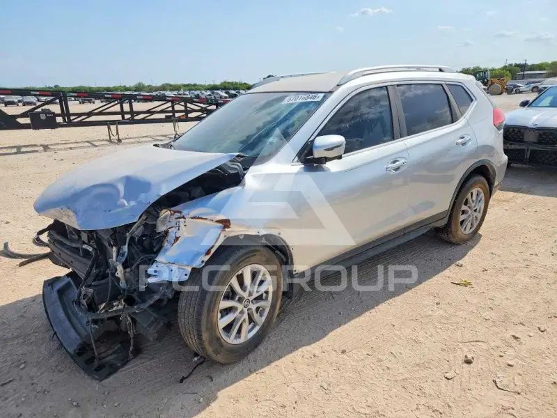 2017 Nissan ROGUE photo