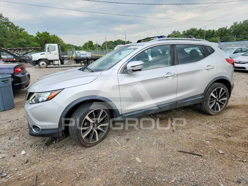2017 Nissan ROGUE photo