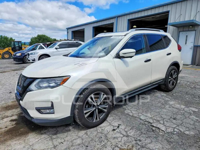 2017 Nissan ROGUE photo
