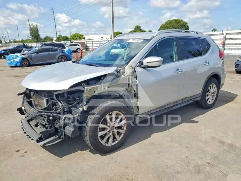 2017 Nissan ROGUE photo