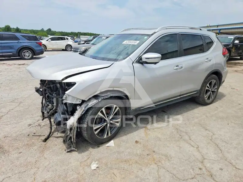 2017 Nissan ROGUE photo