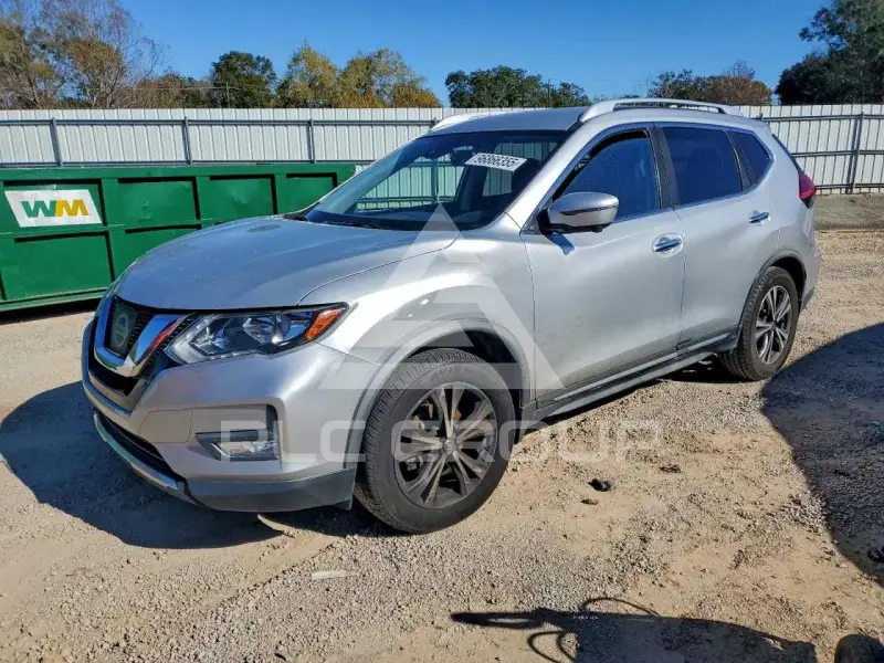 2017 Nissan ROGUE photo