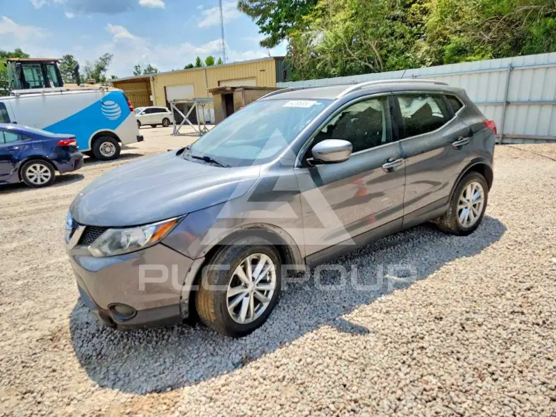 2017 Nissan ROGUE photo