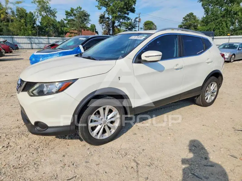 2017 Nissan ROGUE photo
