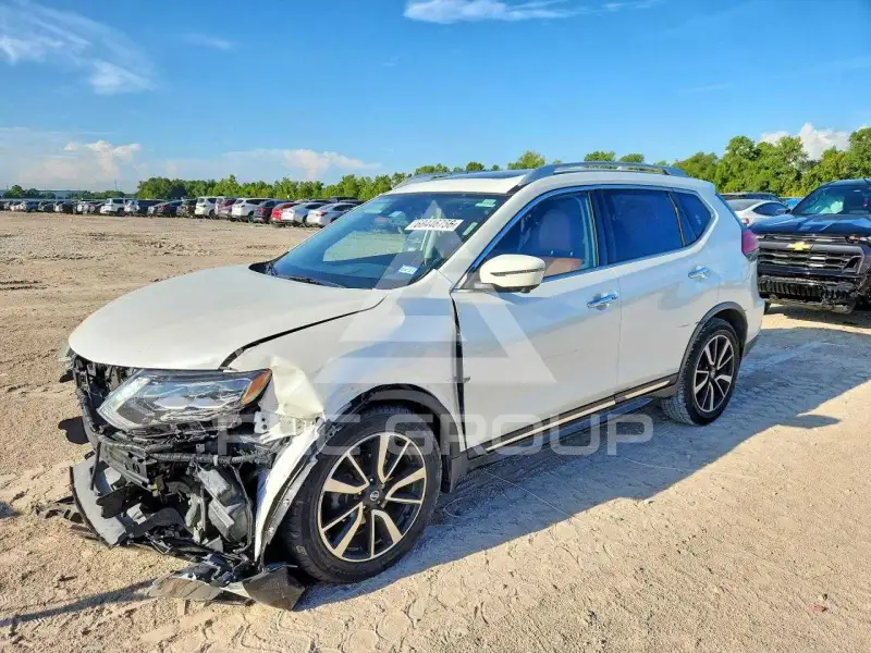 2017 Nissan ROGUE photo