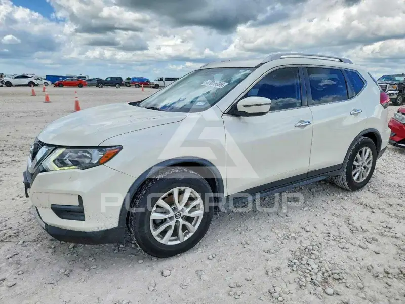 2017 Nissan ROGUE photo