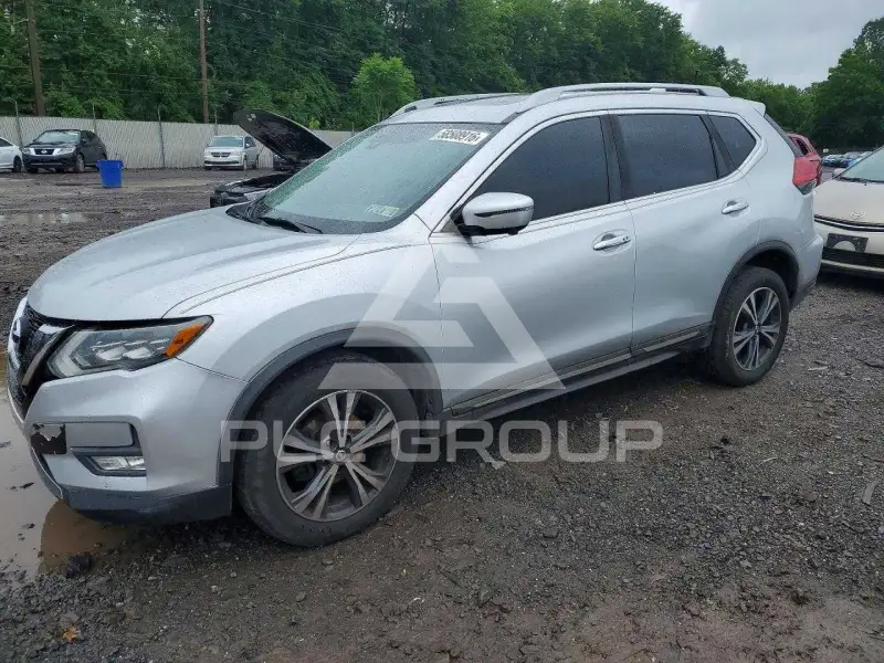 2017 Nissan ROGUE photo