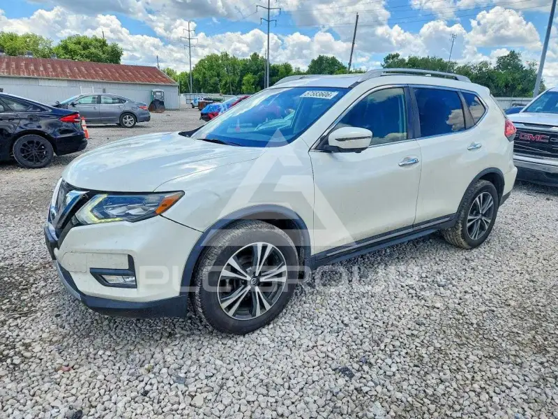 2017 Nissan ROGUE photo