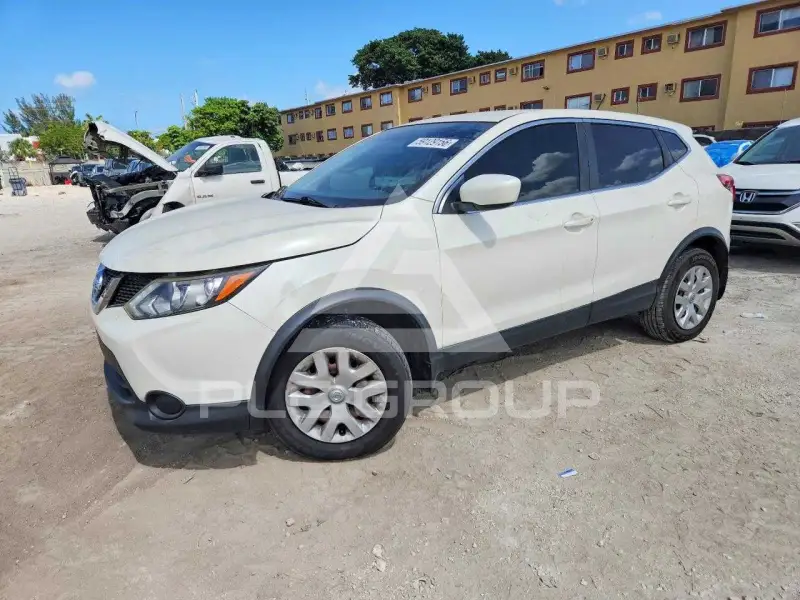 2017 Nissan ROGUE photo