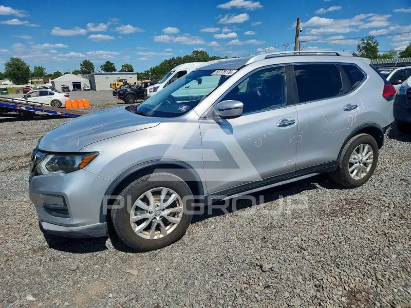 2017 Nissan ROGUE photo
