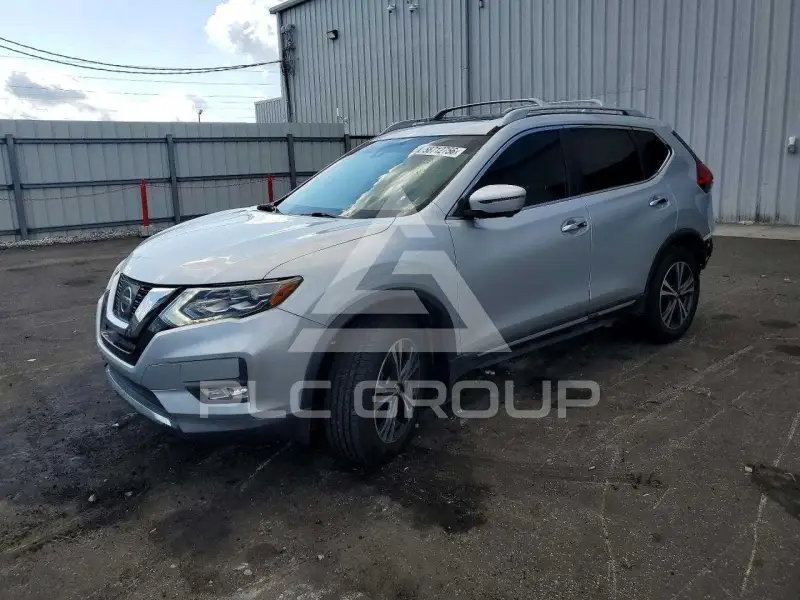 2017 Nissan ROGUE photo