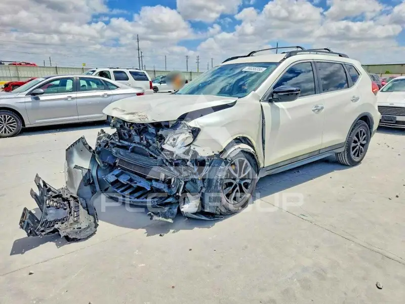 2017 Nissan ROGUE photo