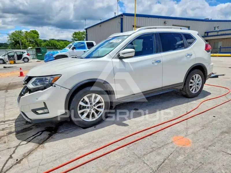 2017 Nissan ROGUE photo