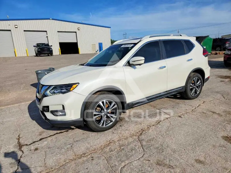 2017 Nissan ROGUE photo