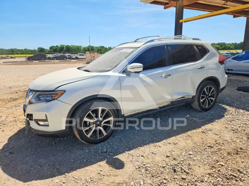 2017 Nissan ROGUE photo