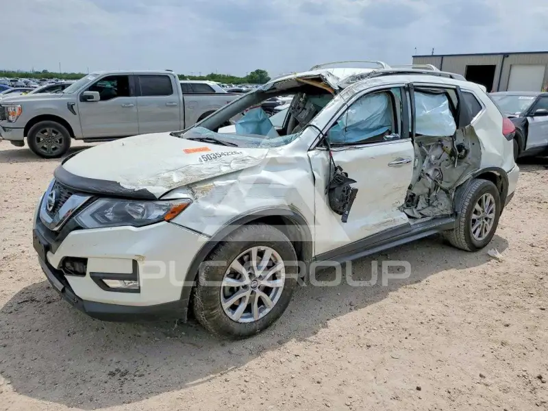 2017 Nissan ROGUE photo