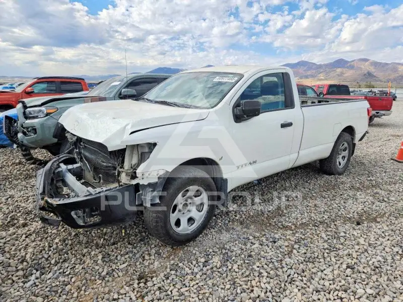 2017 Nissan TITAN photo