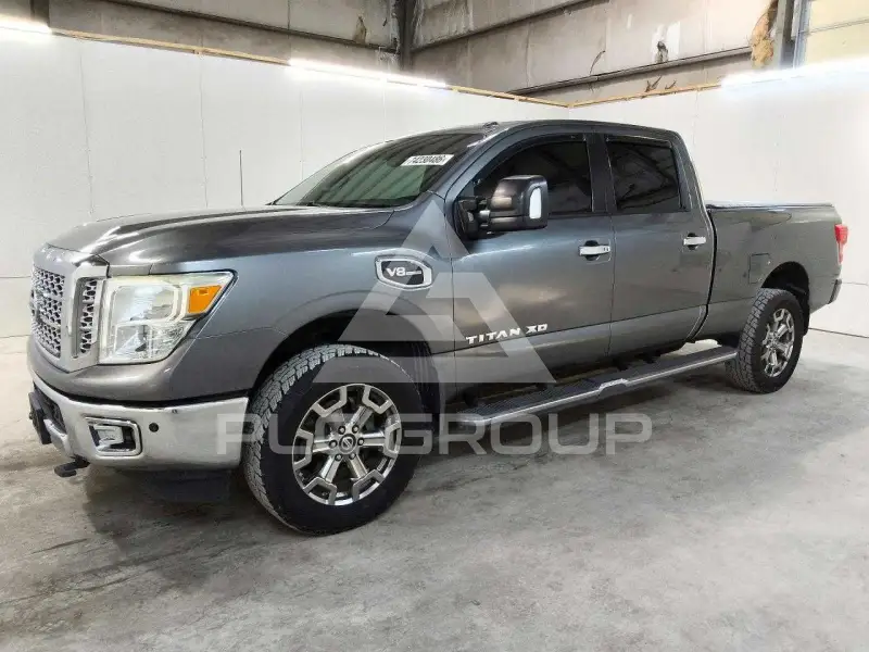 2017 Nissan TITAN photo