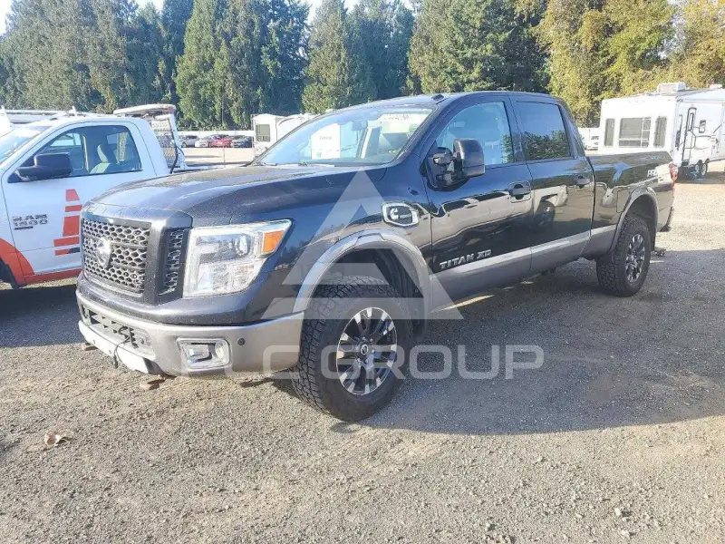 2017 Nissan TITAN photo