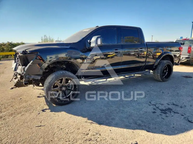 2017 Nissan TITAN фото