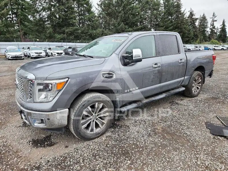 2017 Nissan TITAN фото