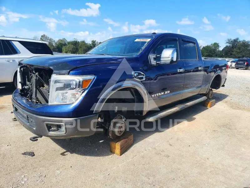2017 Nissan TITAN photo