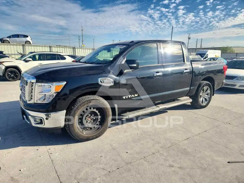2017 Nissan TITAN фото