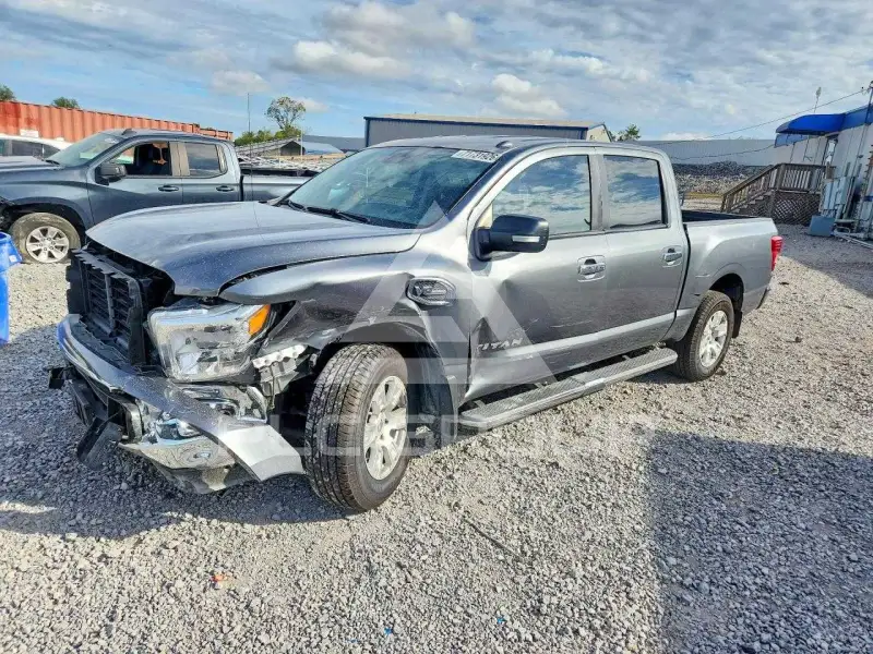 2017 Nissan TITAN фото