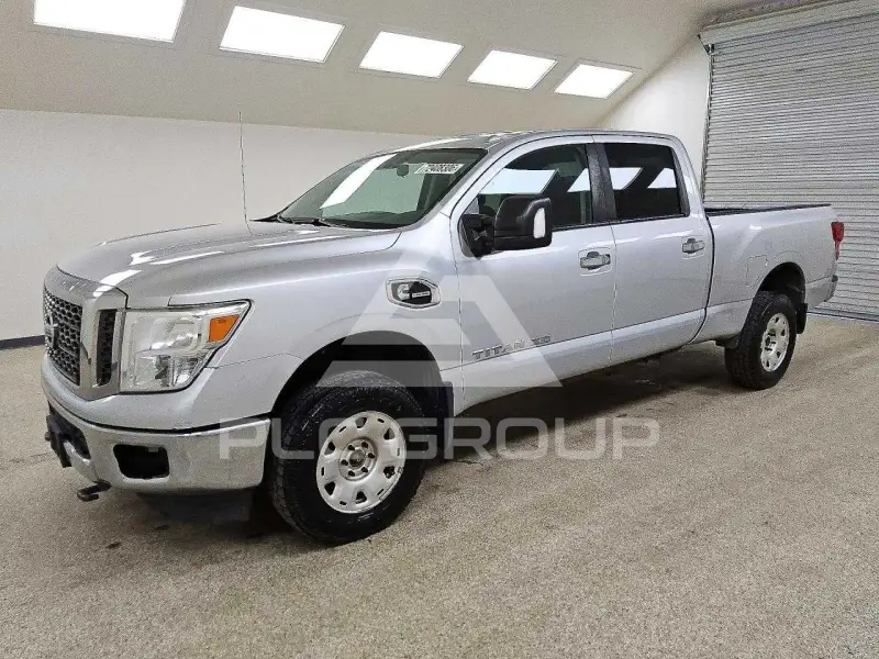 2017 Nissan TITAN фото