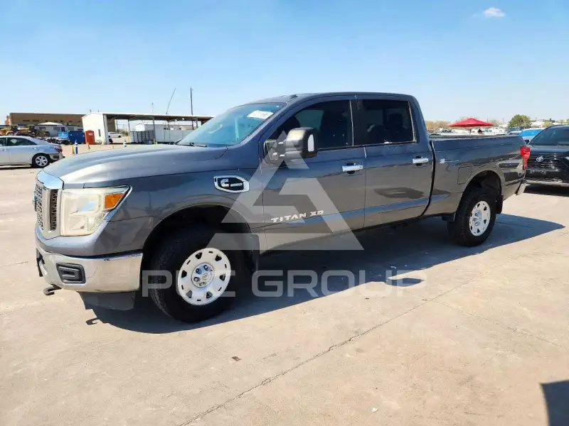 2017 Nissan TITAN фото