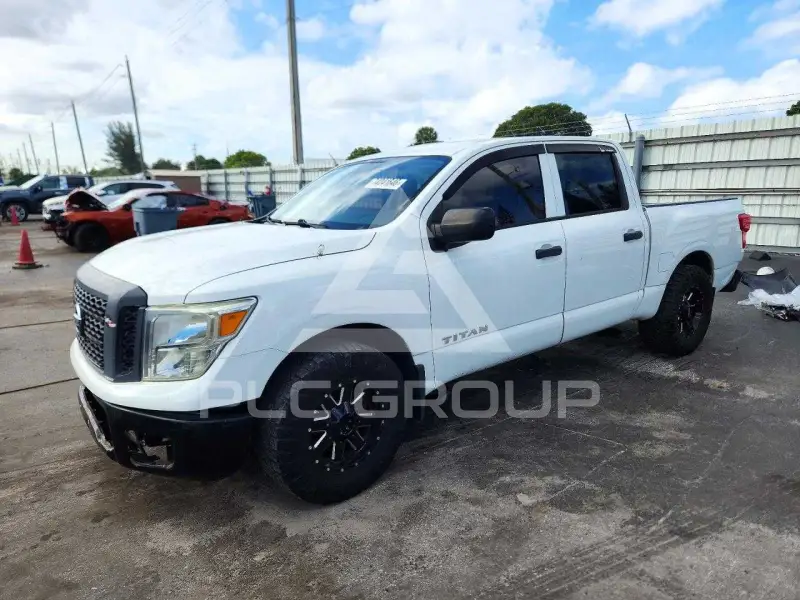 2017 Nissan TITAN фото