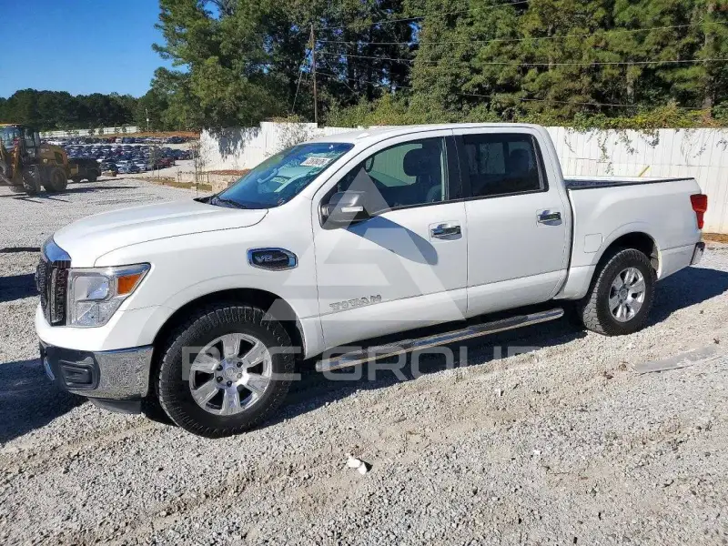 2017 Nissan TITAN фото
