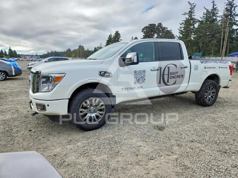 2017 Nissan TITAN фото