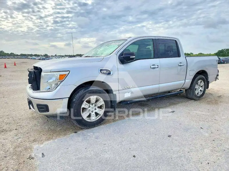 2017 Nissan TITAN photo