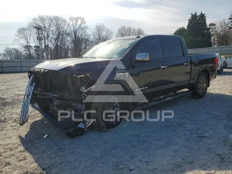 2017 Nissan TITAN фото