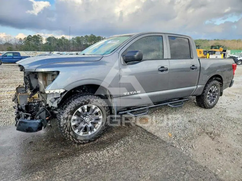 2017 Nissan TITAN фото