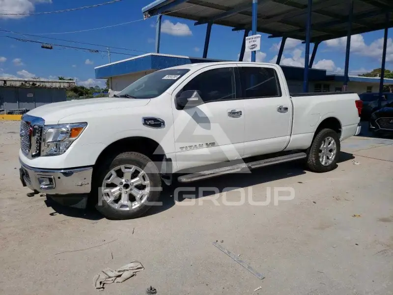 2017 Nissan TITAN фото