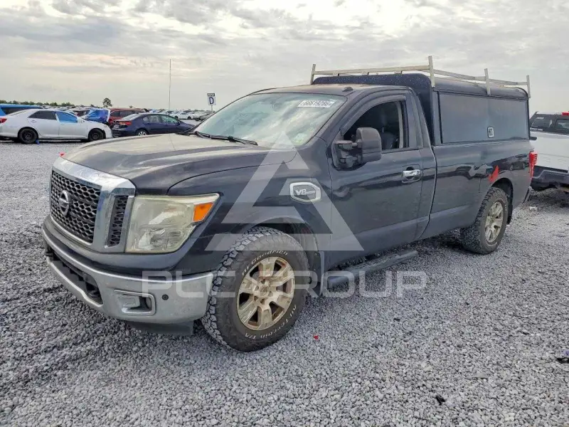 2017 Nissan TITAN фото