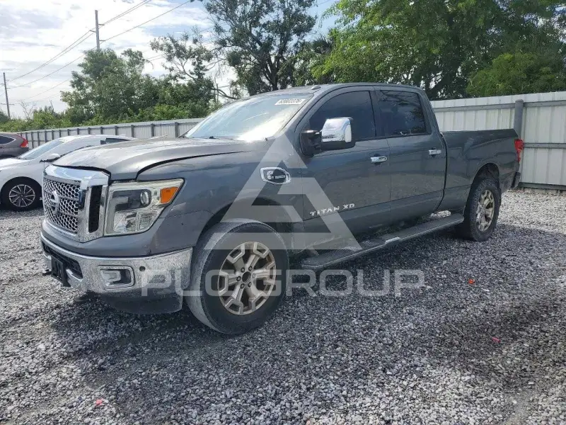 2017 Nissan TITAN фото