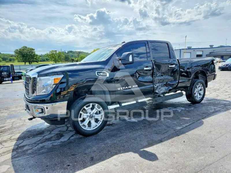 2017 Nissan TITAN фото