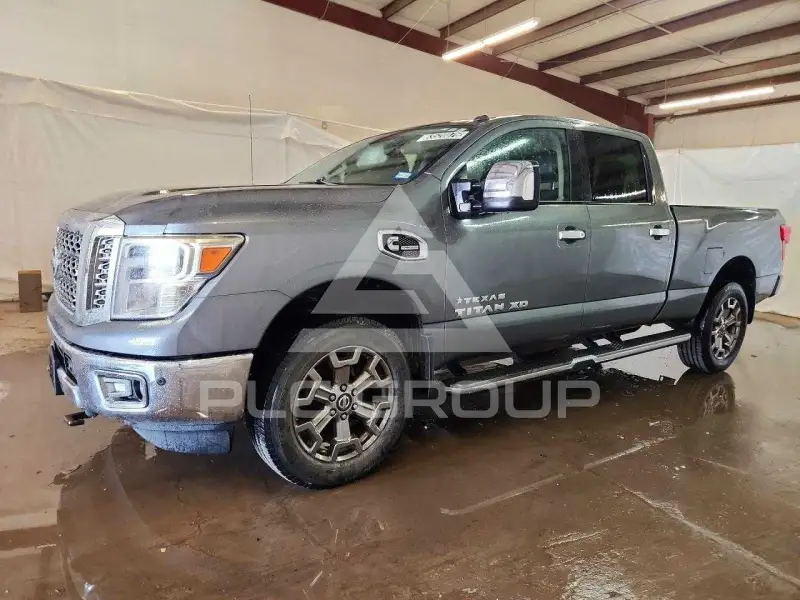 2017 Nissan TITAN фото
