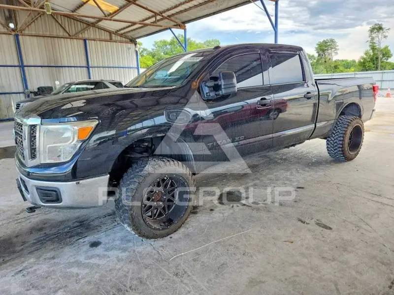 2017 Nissan TITAN фото