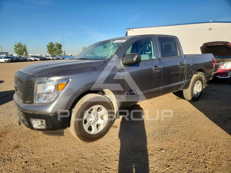 2017 Nissan TITAN фото