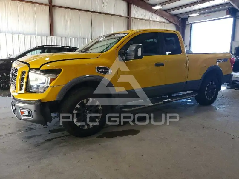 2017 Nissan TITAN фото