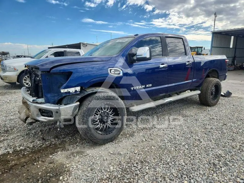 2017 Nissan TITAN photo