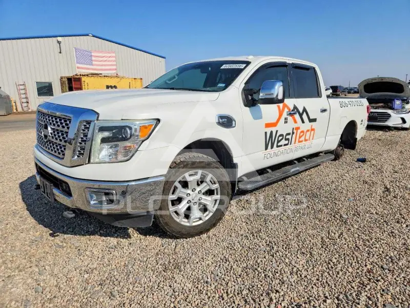 2017 Nissan TITAN фото