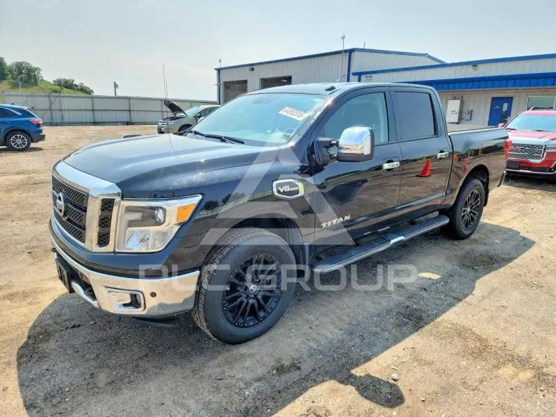 2017 Nissan TITAN фото